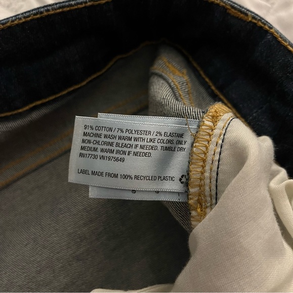 Universal Thread Women’s Plus Size Denim Shorts 20W - Picture 4 of 4